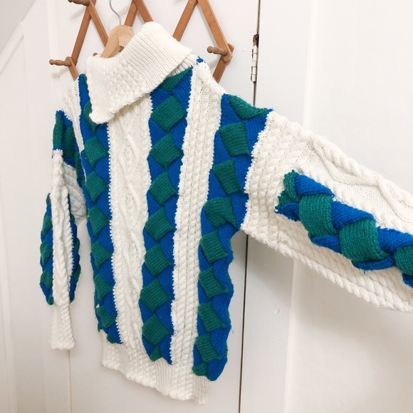 Gorgeous Handmade Knit Sweater - Picture 4 of 5